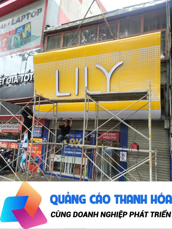 thi công biển quảng cáo chu mical, chân nhôm, sáng mặt cửa hàng kính mắt lily