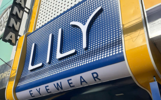 Thi công biển quảng cáo chữ mical, chân nhôm, sáng mặt Kính mắt Lily